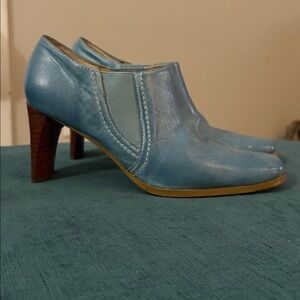 Glacee Stylish Blue Leather Heeled Shoes
